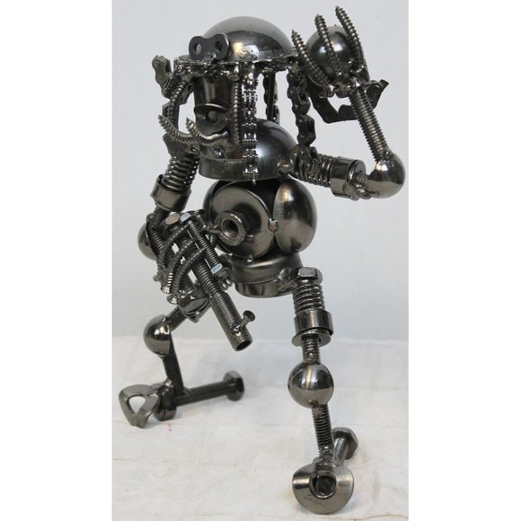 Metal Scrap Art Alien Robot Sculpture Nuts Bolts Chain Bearing Polished Black - Picture 12 of 12